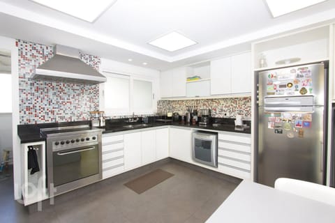 Image 19 - 243074