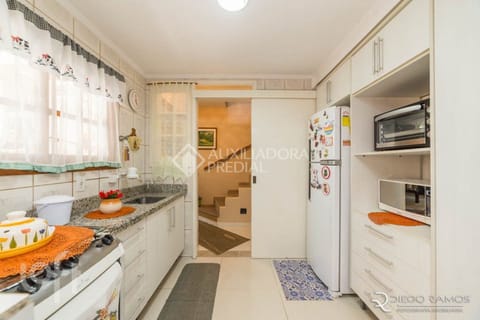 Image 18 - 243084