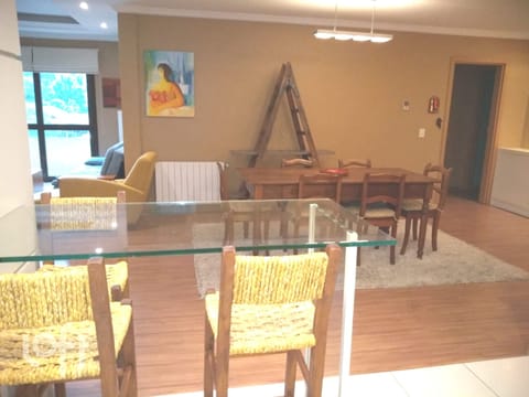 Image 3 - 255881