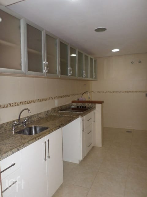Image 13 - 255889
