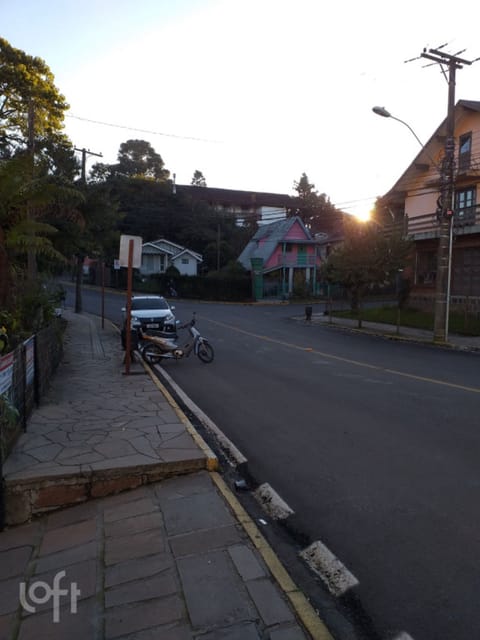 Image 3 - 255921