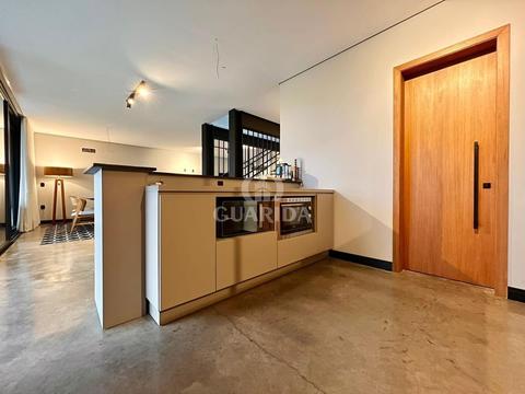 Image 30 - 275440