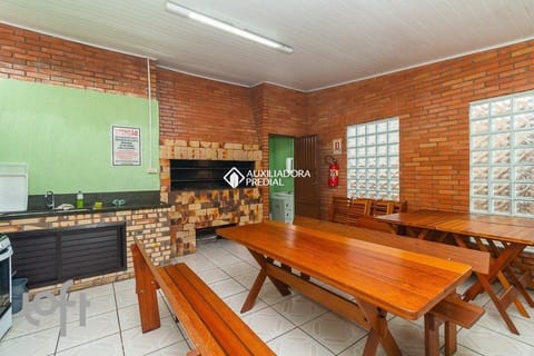Image 29 - 285656