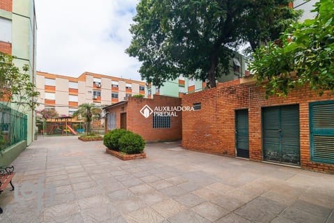 Image 28 - 285656